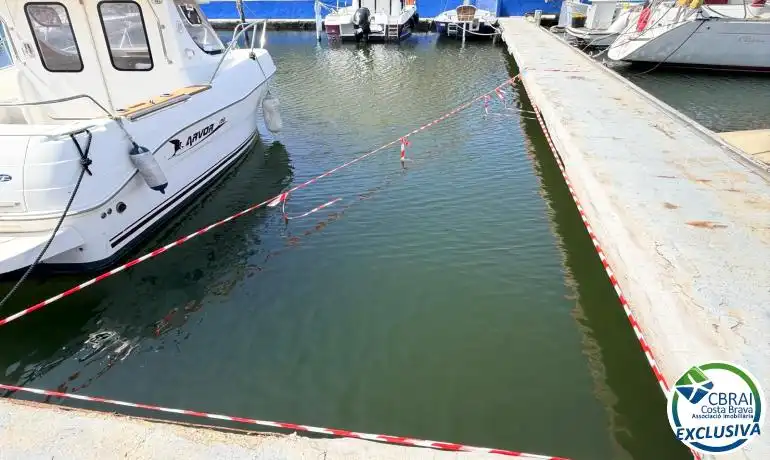 Piscina de Garaje en venta en Roses