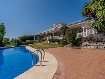 Casa con piscina en venta en Estepona - Estepona,Paraiso,Calle Hortensia