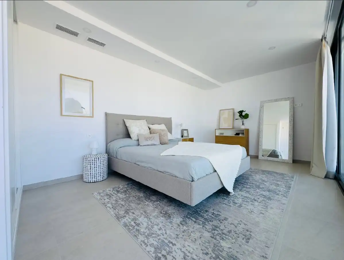 Dormitori de Casa adosada en venda en Calpe / Calp amb Aire condicionat, Calefacció i Jardí privat