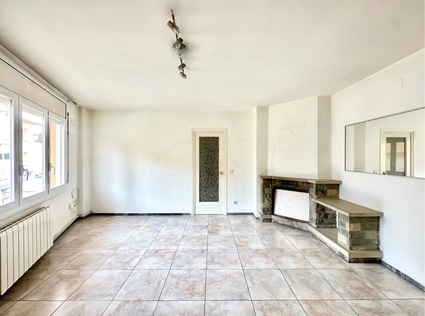 Wohnung zum Verkauf in Torelló mit Heizung, Terrasse und Ofen