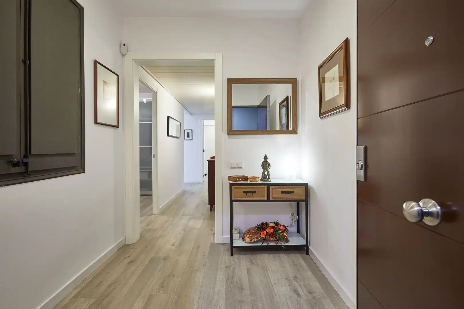 Wohnung zum Verkauf in Barcelona mit Klimaanlage, Parkett und Ofen