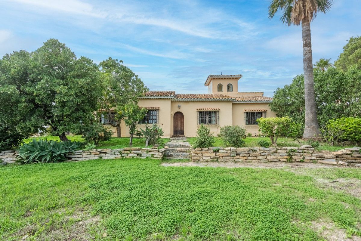 Vista exterior de Finca rústica en venda en Estepona amb Aire condicionat, Jardí privat i Terrassa