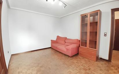 Living room of Flat for sale in  Madrid Capital