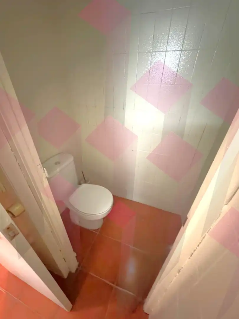Badezimmer von Geschaftsraum zum Verkauf in Ciudad Real mit Klimaanlage, Heizung und Alarm