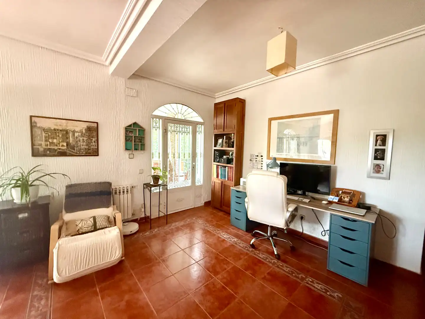 Sala de estar de Casa o chalet en venta en Poblete con Aire acondicionado, Jardín privado y Piscina