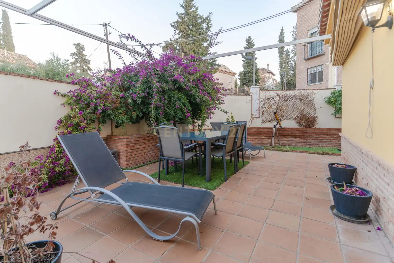 Terrassa de Casa adosada en venda en La Zubia amb Aire condicionat, Jardí privat i Traster