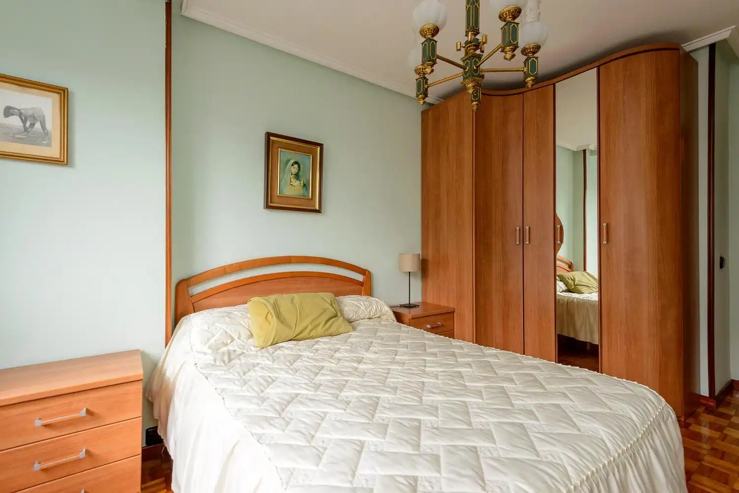 Habitación de Piso en venta en Oviedo  con Calefacción, Amueblado y Balcón