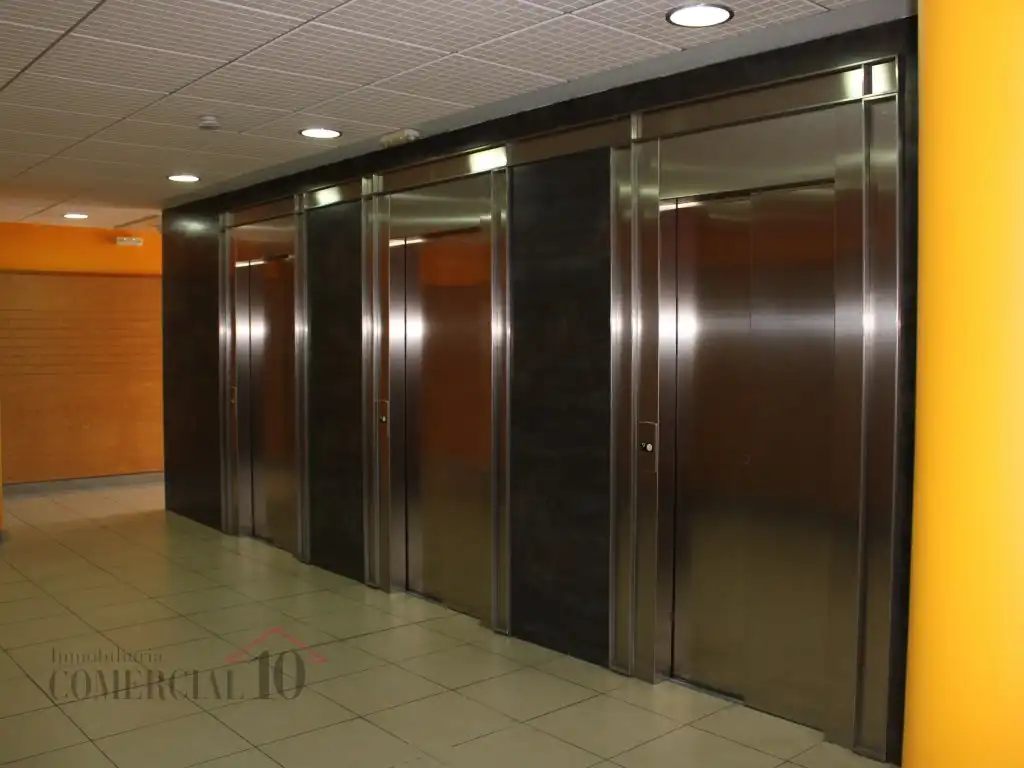 Office space with lift to rent in Calle Luis Alvarez Lencero, imagen 13