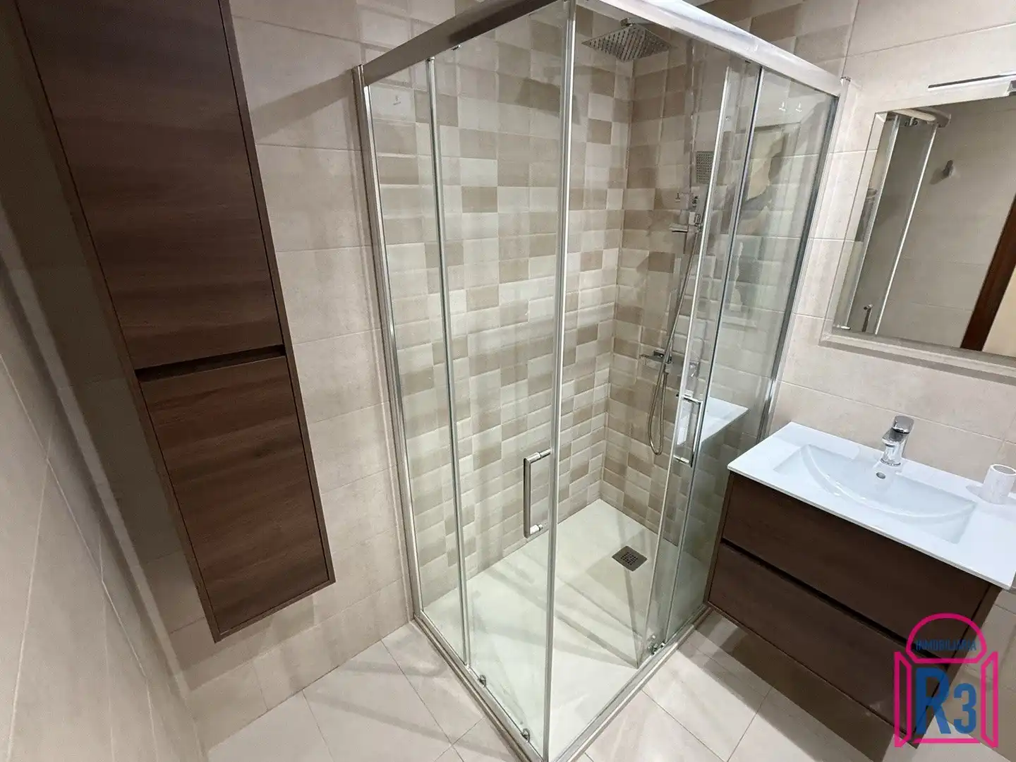 Badezimmer von Wohnung zur Miete in León Capital  mit Heizung, Terrasse und Abstellraum