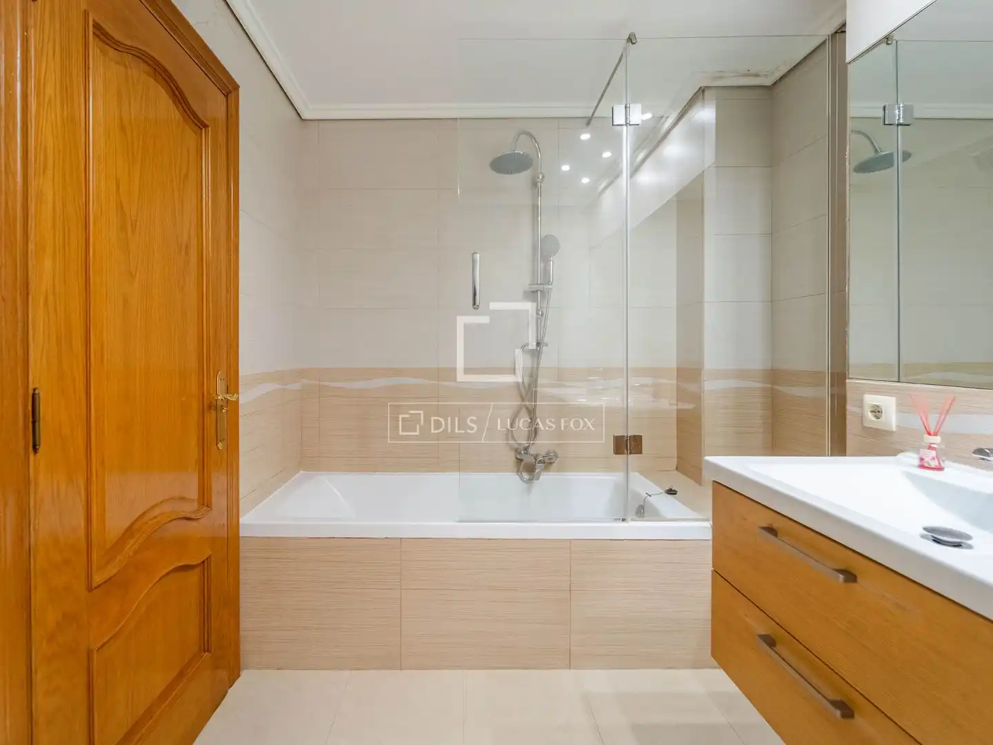 Baño de Piso en venta en Valencia con Calefacción, Parquet y Amueblado