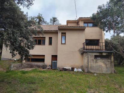 Vista exterior de Casa o xalet en venda en Marugán amb Calefacció, Jardí privat i Terrassa