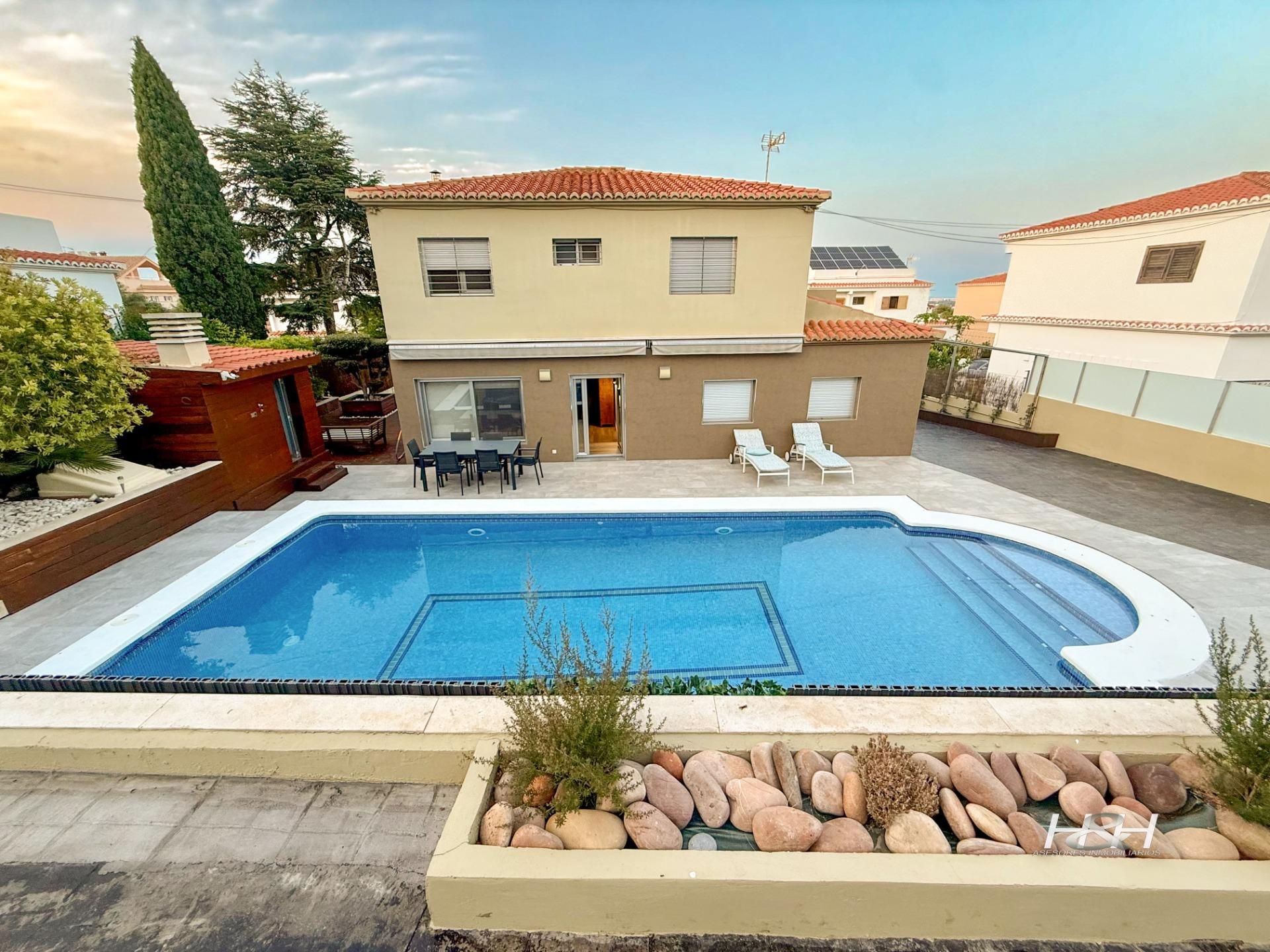 Piscina de Casa o xalet en venda en Godella amb Aire condicionat, Calefacció i Jardí privat