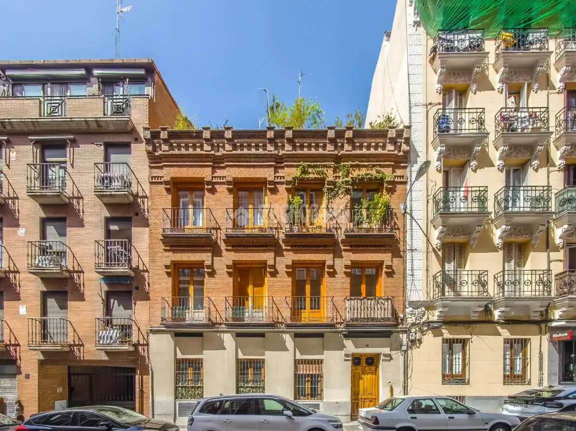 Vista exterior de Pis en venda en Madrid amb Calefacció