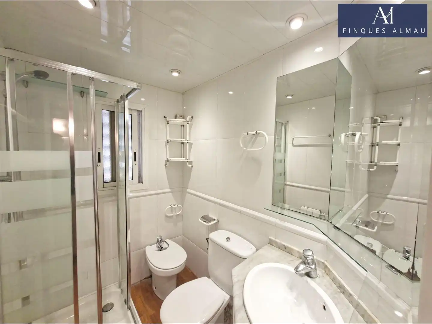 Baño de Piso en venta en Barcelona con Aire acondicionado, Calefacción y Balcón