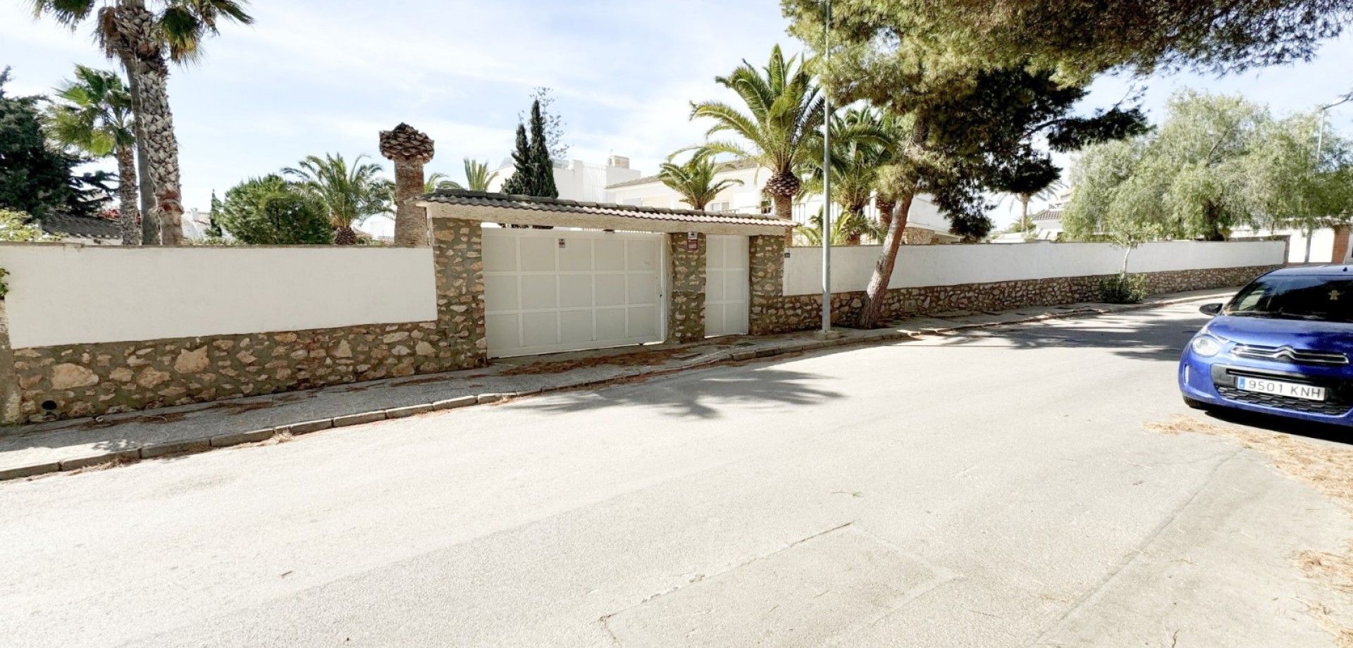 Vista exterior de Casa o xalet en venda en Orihuela amb Piscina