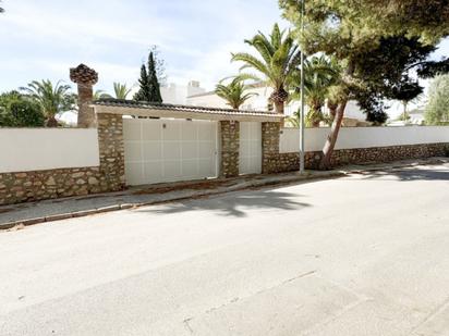 Vista exterior de Casa o xalet en venda en Orihuela amb Piscina