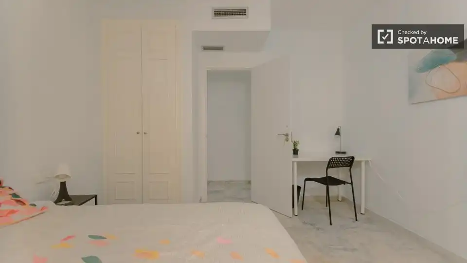 Habitación de Piso de alquiler en Valencia con Aire acondicionado, Calefacción y Amueblado