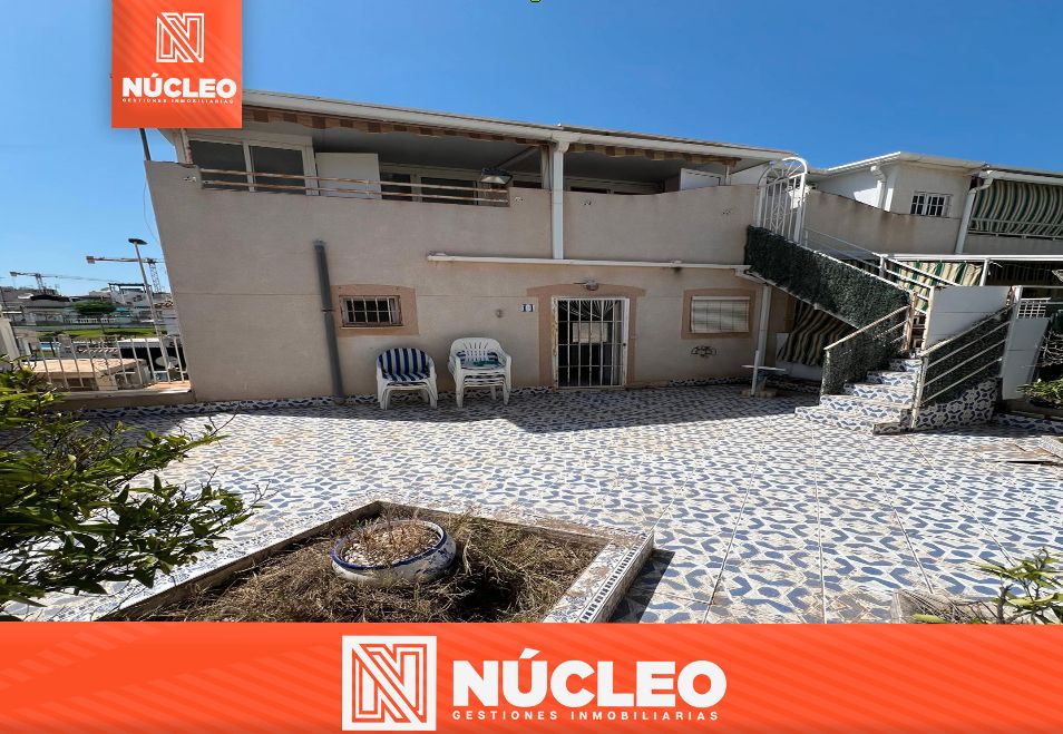 Exterior view of Single-family semi-detached for sale in Torrevieja  with Terrace, Furnished and Oven
