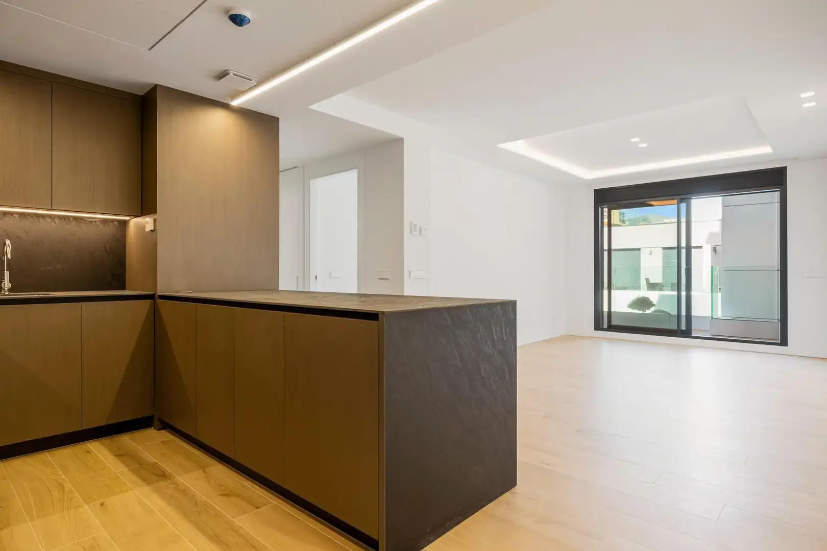 Apartamento con piscina en venta en Puerto Deportivo, imagen 2