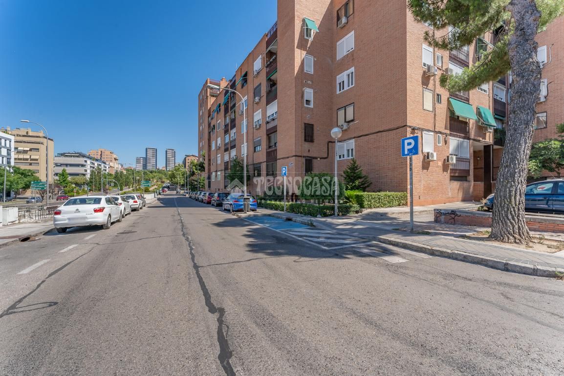 Flat for sale in Valdezarza, Moncloa - Aravaca