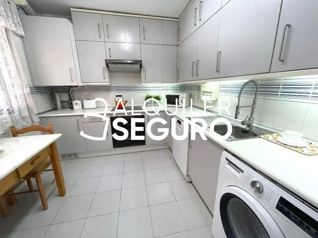 Cuina de Pis de lloguer en Madrid amb Aire condicionat, Calefacció i Traster