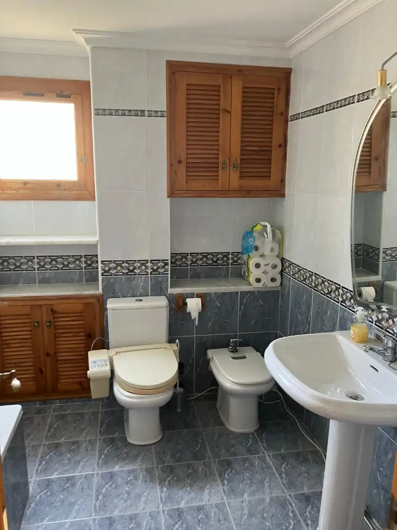 Badezimmer von Einfamilien-Reihenhaus zur Miete in Santa Pola mit Möbliert und Haustiere erlaubt