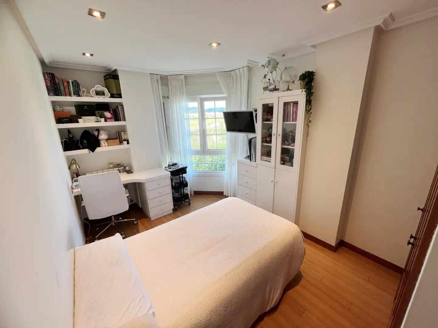 Dormitori de Casa o xalet en venda en Corvera de Asturias amb Calefacció, Parquet i Terrassa