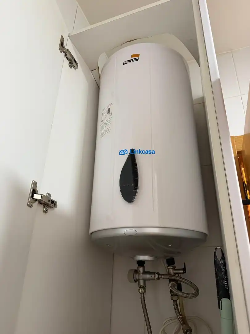 Bathroom of Flat for sale in Madrid  with Air Conditioner and Heating