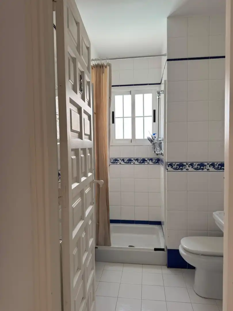 Badezimmer von Haus oder Chalet zur Miete in L'Alfàs del Pi mit Klimaanlage, Heizung und Privatgarten