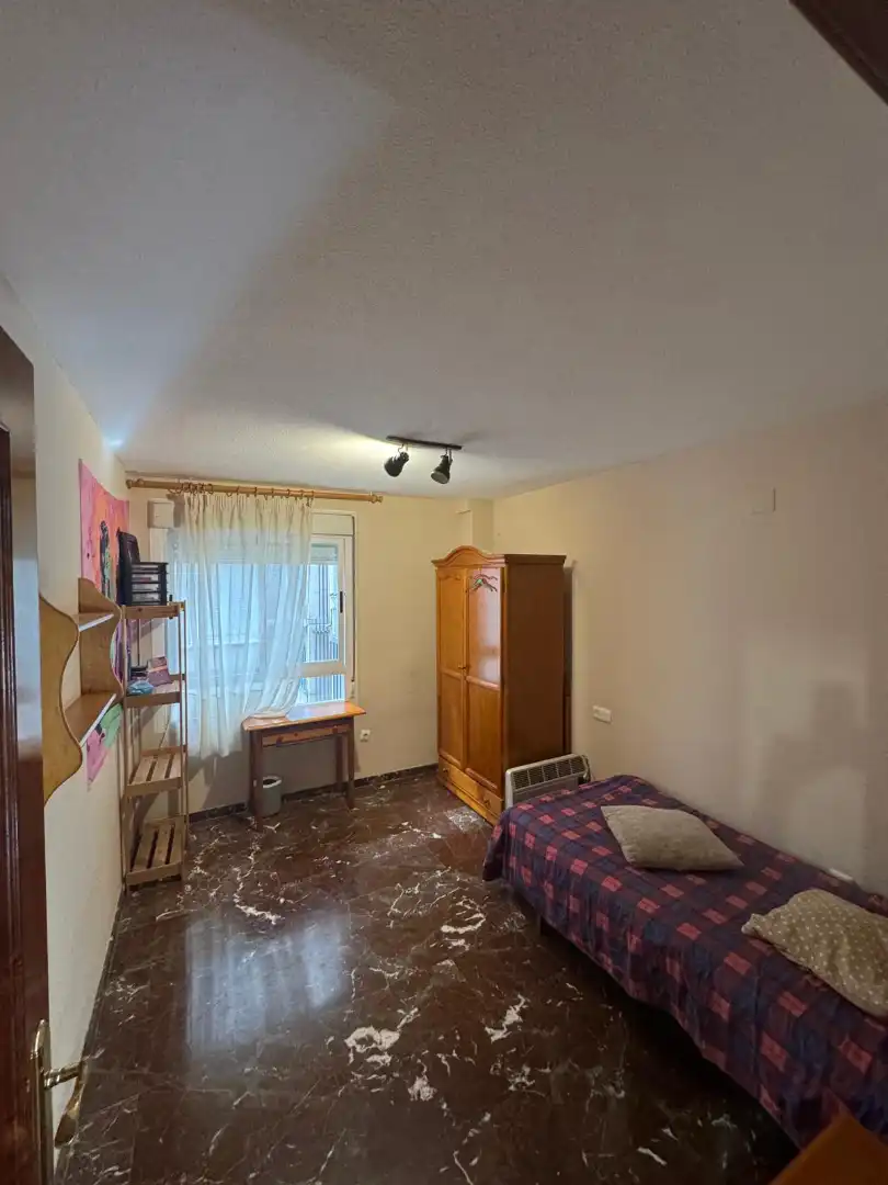 Habitación de Piso en venta en Jaén con Amueblado