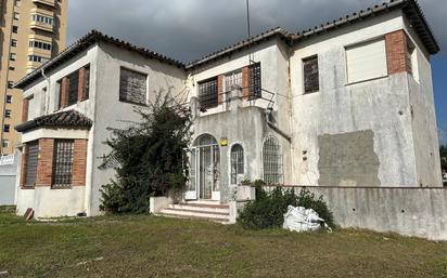 Vista exterior de Casa o xalet en venda en La Línea de la Concepción amb Terrassa
