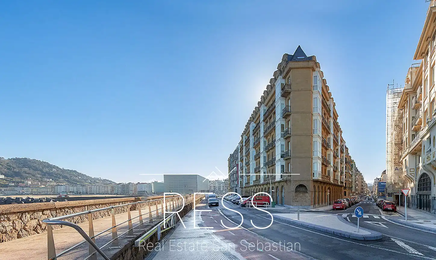 Außenansicht von Wohnung zum Verkauf in Donostia - San Sebastián  mit Heizung, Terrasse und Möbliert