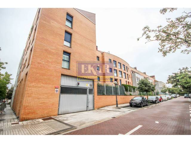 Garaje en Alquiler en Pedro Manuel de Aristegui en Jaizubia - Urdanibia - Puiana