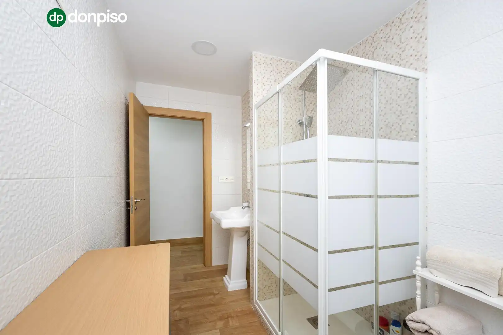 Baño de Piso en venta en Granada con Aire acondicionado, Calefacción y Terraza