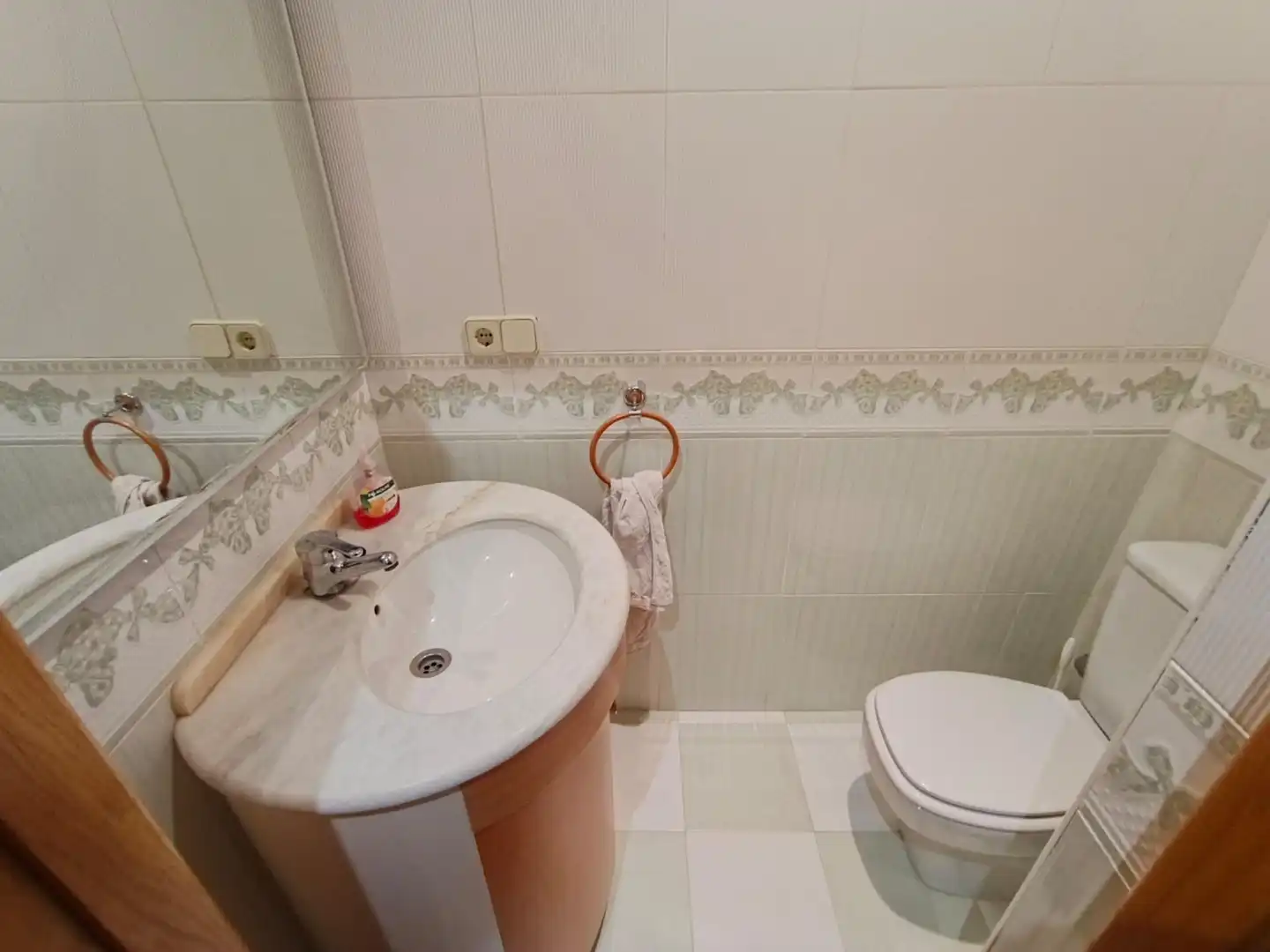 Bathroom of Flat for rent in Albacete  with Air Conditioner, Heating and Parquet flooring