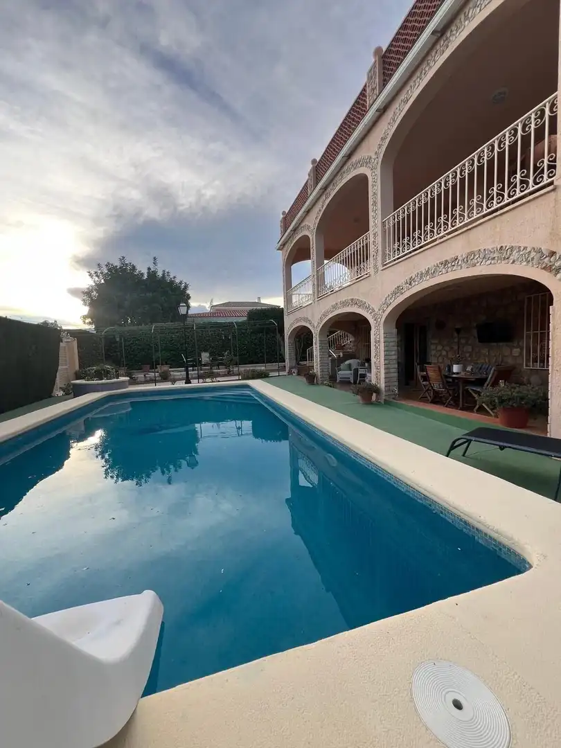 Piscina de Casa o xalet en venda en Benidorm amb Aire condicionat, Terrassa i Traster