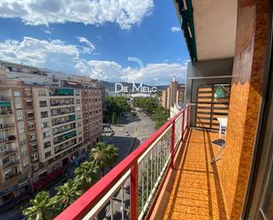 Vista exterior de Pis de lloguer en  Barcelona Capital amb Terrassa i Balcó