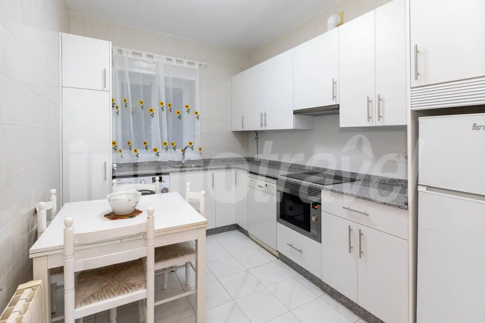 Kitchen of Flat for rent in Sanxenxo  with Furnished, Oven and Washing machine
