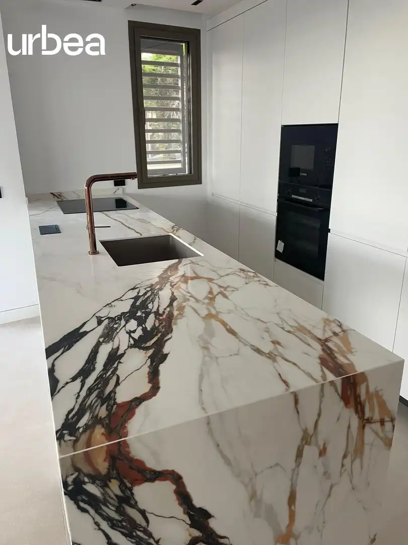 Cocina de Dúplex de alquiler en Málaga con Aire acondicionado, Calefacción y Jardín privado