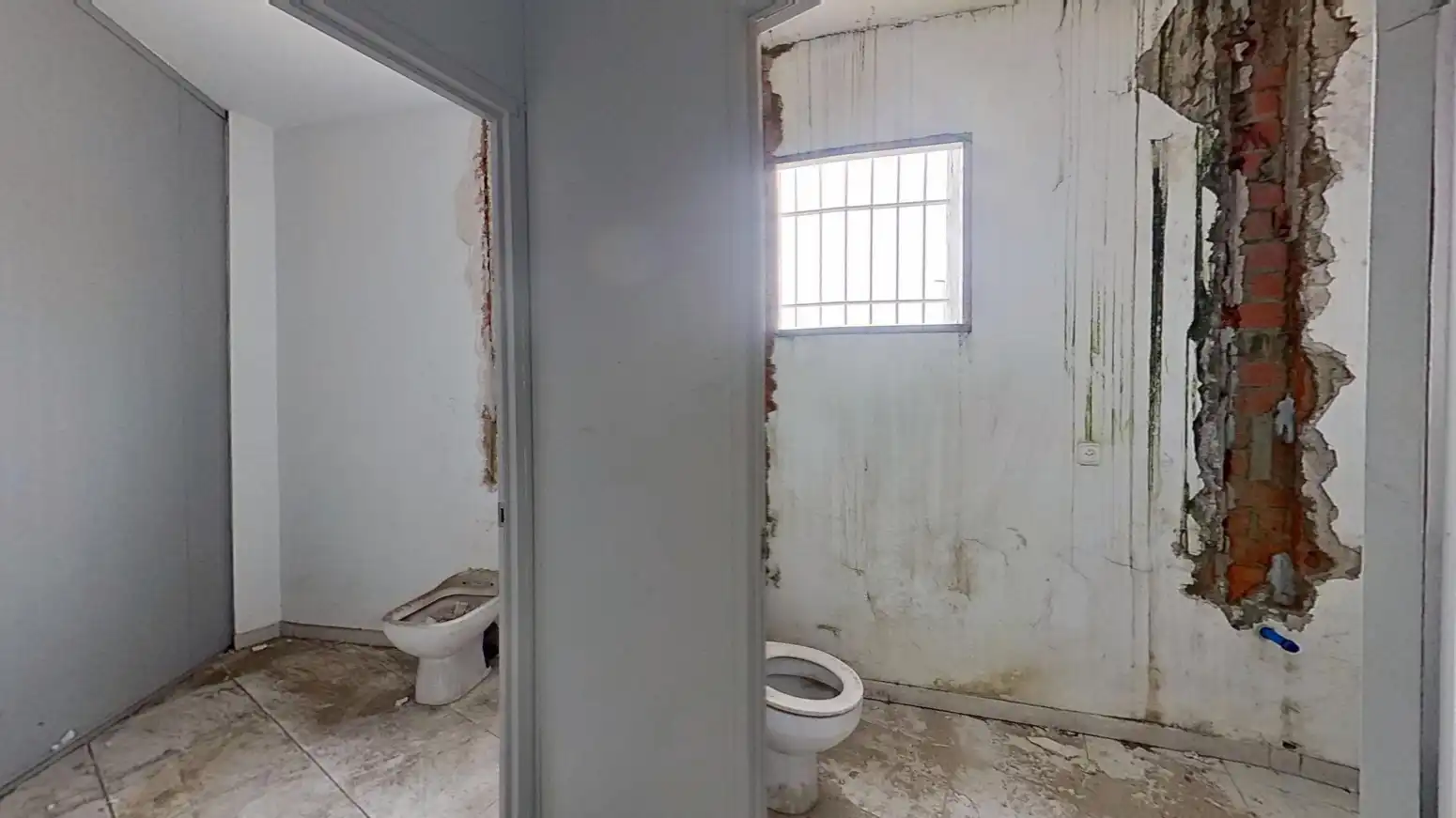 Badezimmer von Fabrikhallen zur Miete in El Vendrell