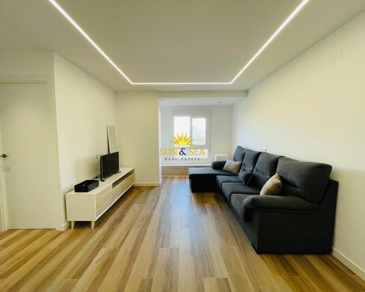 Sala d'estar de Apartament de lloguer en Guardamar del Segura amb Moblat, Forn i Rentadora