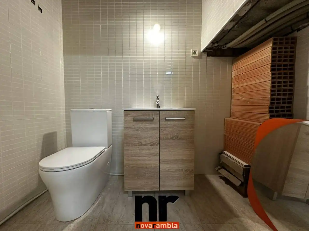Badezimmer von Geschaftsraum zur Miete in Ripollet