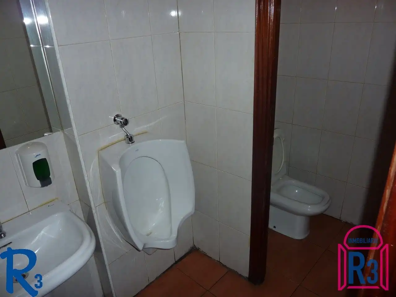 Local comercial en venda a Avenida Reyes Leoneses, imagen 7