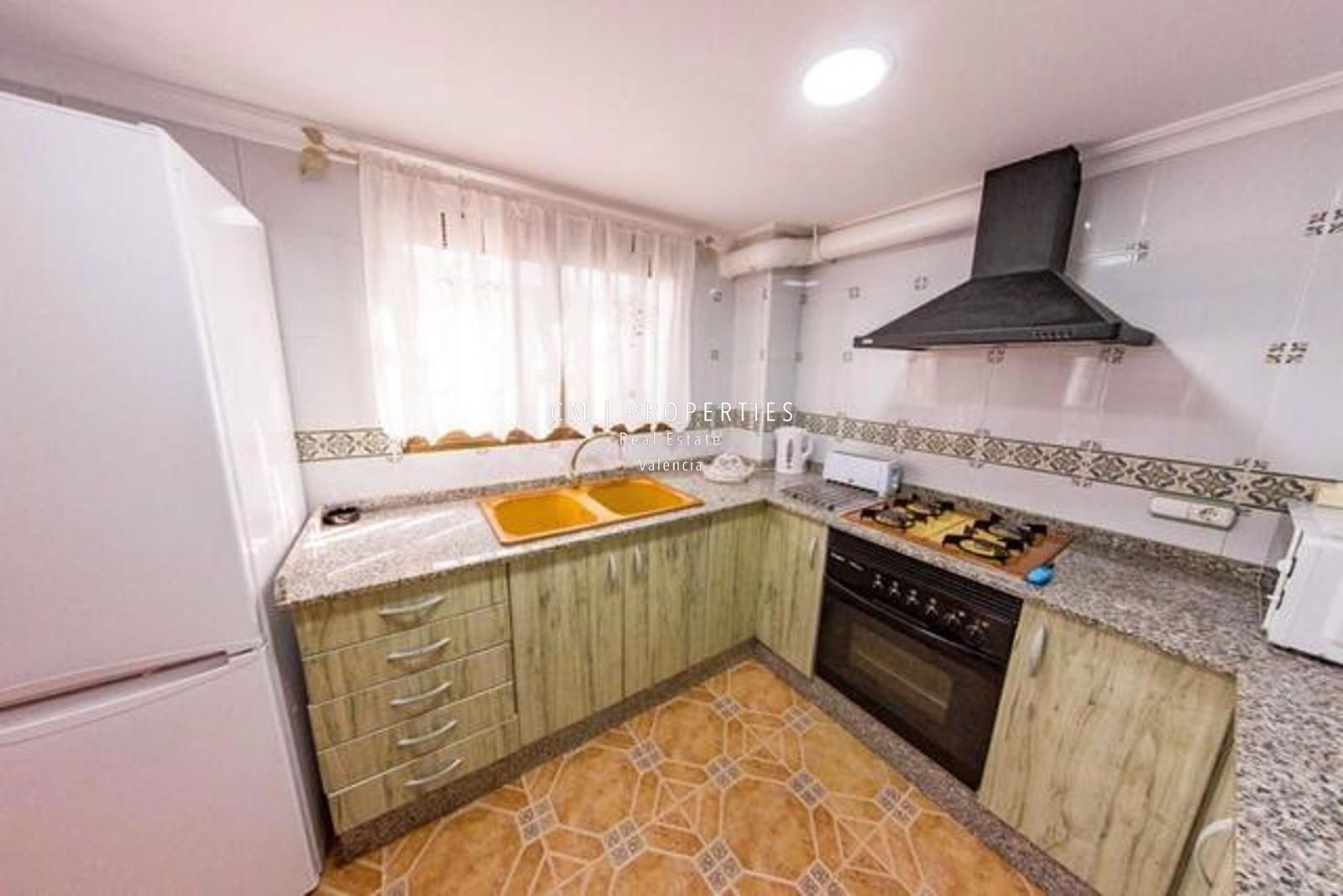 Cuina de Casa o xalet en venda en  Valencia Capital amb Terrassa, Moblat i Balcó
