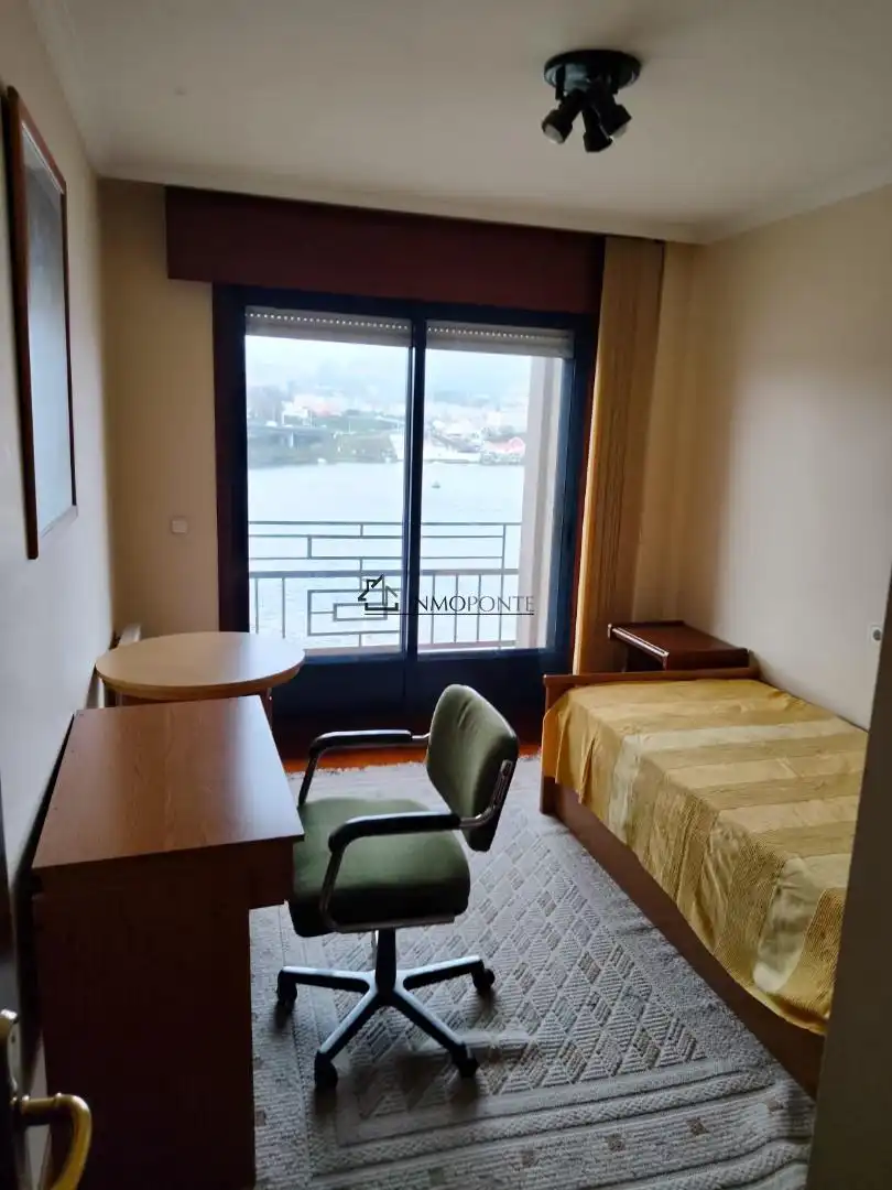 Wohnung zur Miete in Pontevedra Capital  mit Heizung, Parkett und Terrasse