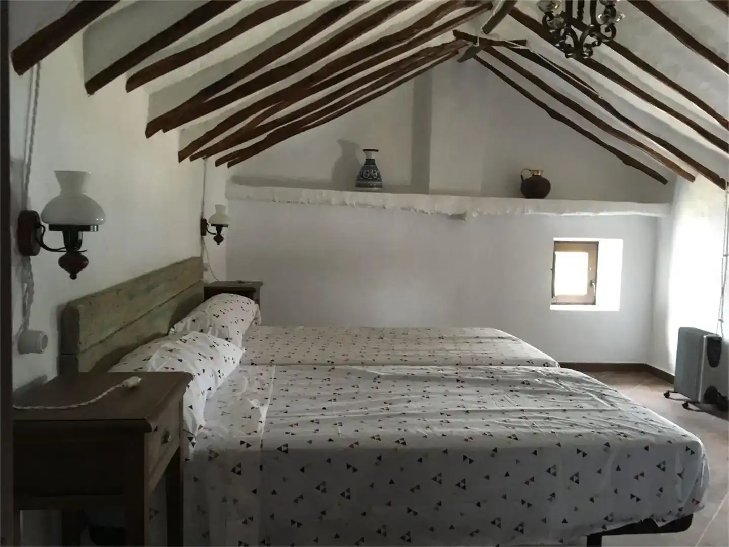Dormitori de Casa adosada de lloguer en Lucena amb Aire condicionat, Jardí privat i Traster