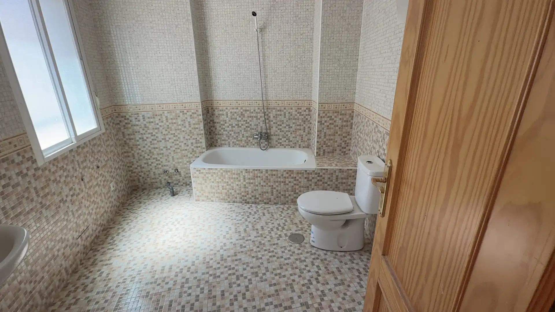 Bathroom of Flat for sale in El Pinar  with Private garden, Terrace and Storage room