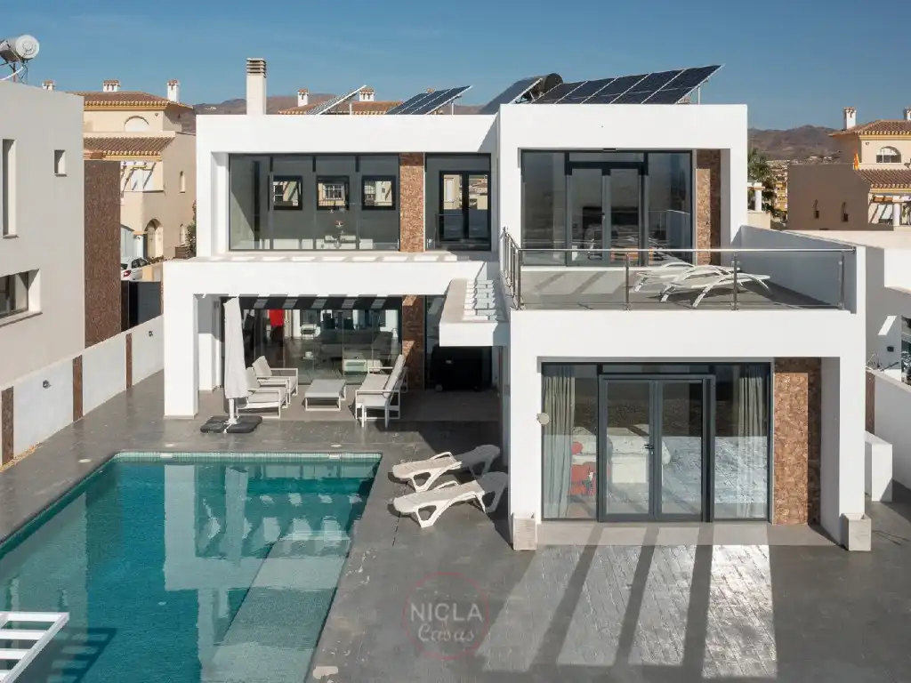 Casa con piscina en venta en Calle Olmos (Hn), imagen 4