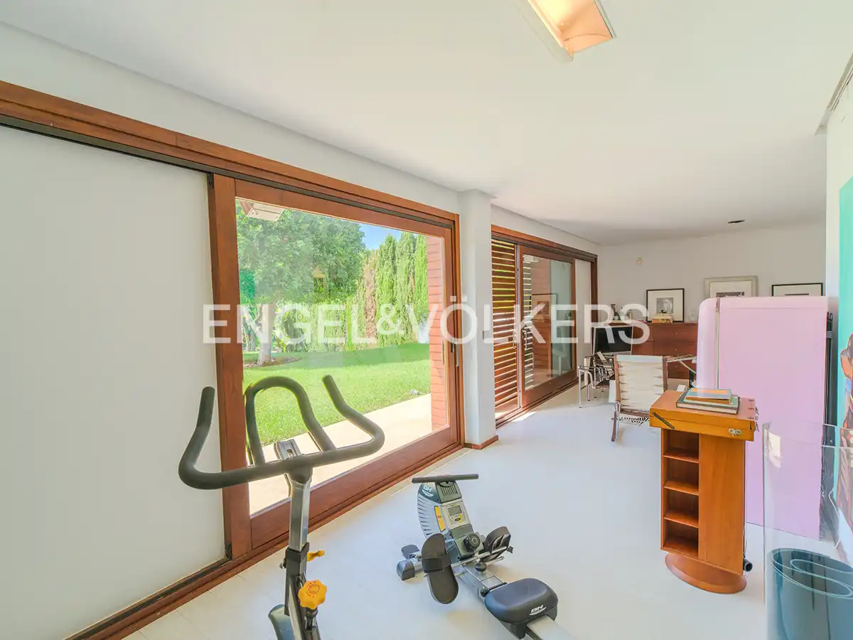 Vista exterior de Casa o xalet en venda en Elche / Elx amb Aire condicionat, Calefacció i Jardí privat