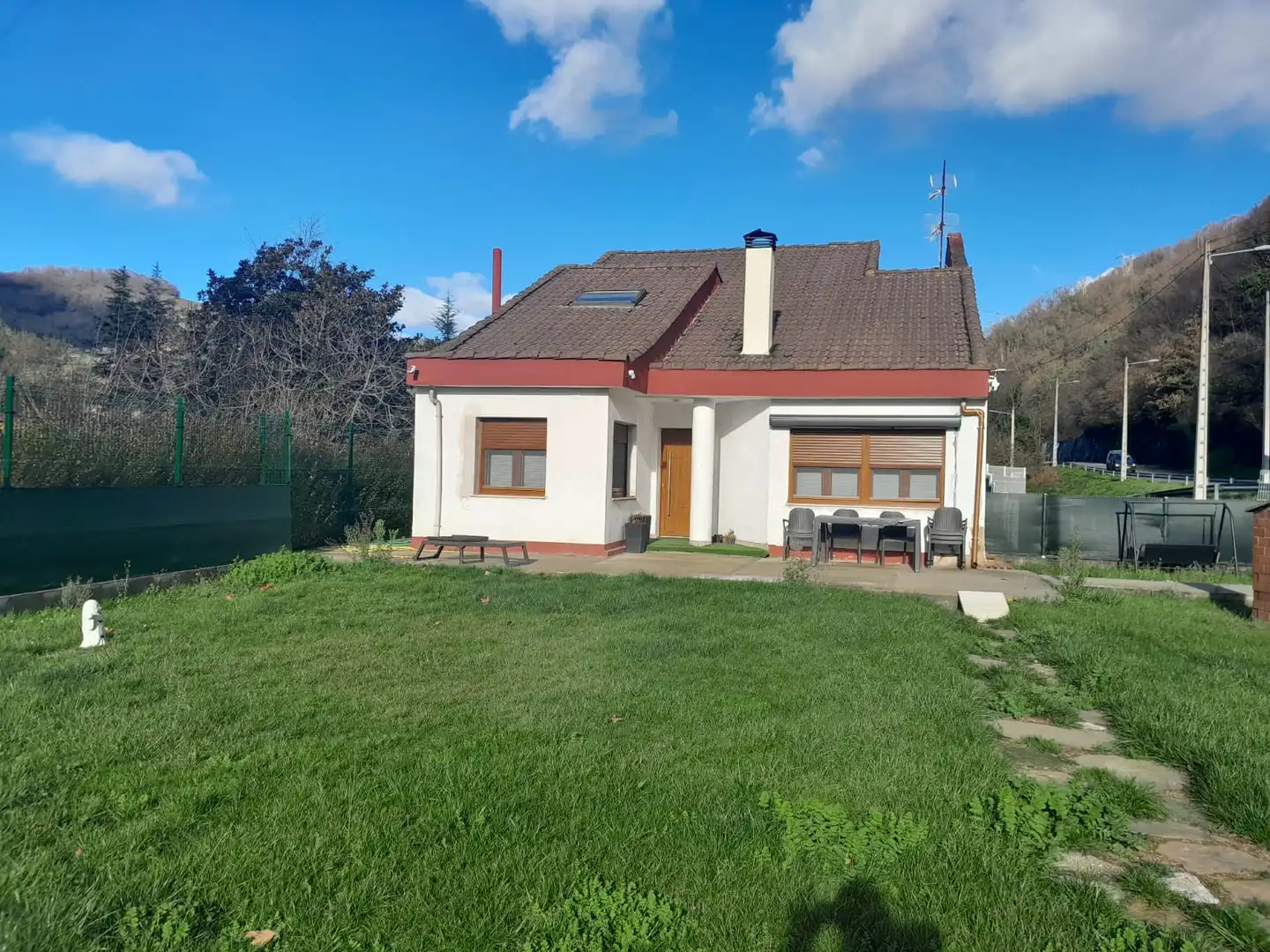 Jardí de Casa o xalet en venda en Mieres (Asturias) amb Calefacció, Jardí privat i Parquet